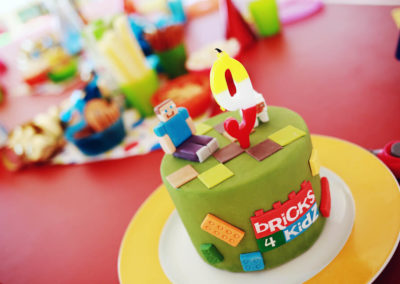 Bricks 4 Kidz Urodziny tort2